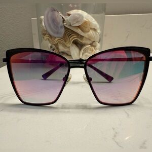 Diff Eyewear Black Sunglasses with Pink Lenses
